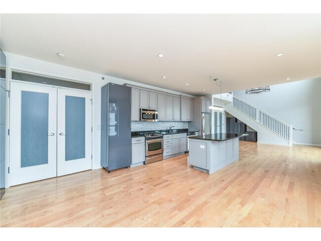 Foto del edificio - 3104 W Lake St