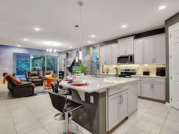 Building Photo - 1919 Tropical Palms Cir