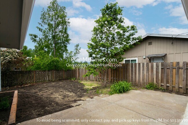 Building Photo - Bright and Beautiful Four Bedroom Home In ...