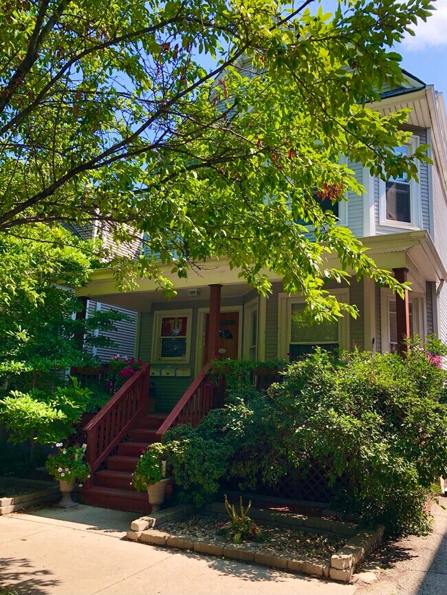 3915 N Ravenswood Ave Unit 3, Chicago, IL 60613 Apartments in Chicago