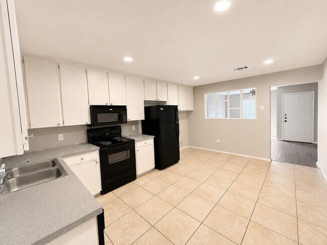 Building Photo - 509 S Beverly St