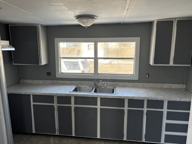 Foto del edificio - 3625 S Douglas Ave