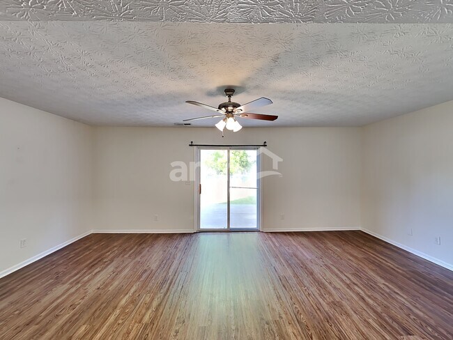 Foto del edificio - 200 Isaac Tharp St