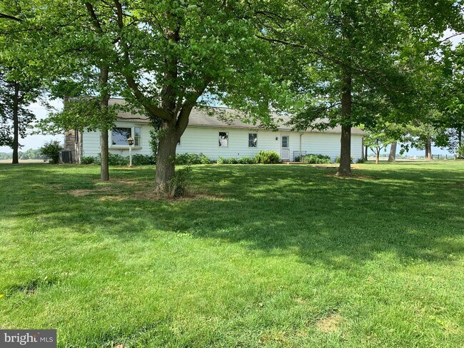 Foto del edificio - 366 Highland Rd