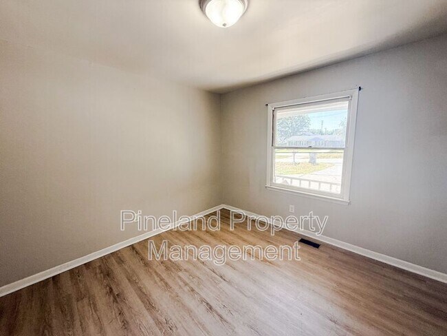 Foto del edificio - 1176 Andrews Rd