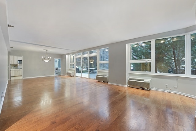 Building Photo - 221 E Walton Pl