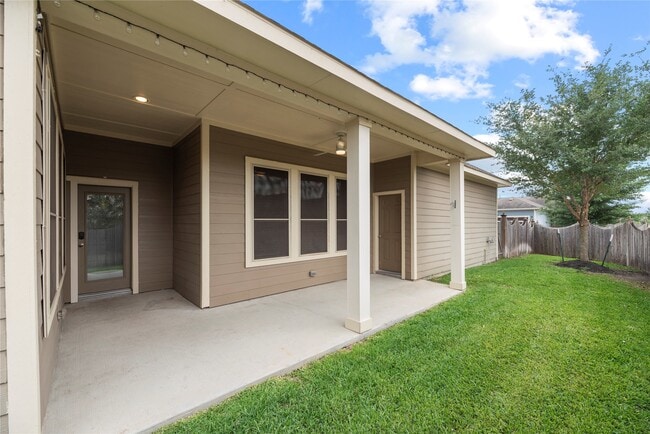 Foto del edificio - 18423 Blue Hollow Heights Dr