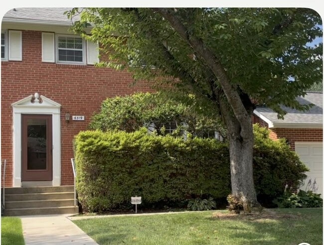 Photo - Beautiful Colonial In the Fernwood subdivision in Bethesda House