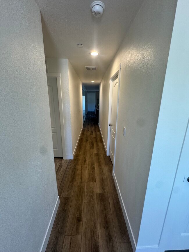 Building Photo - 9175 Alamo Ave