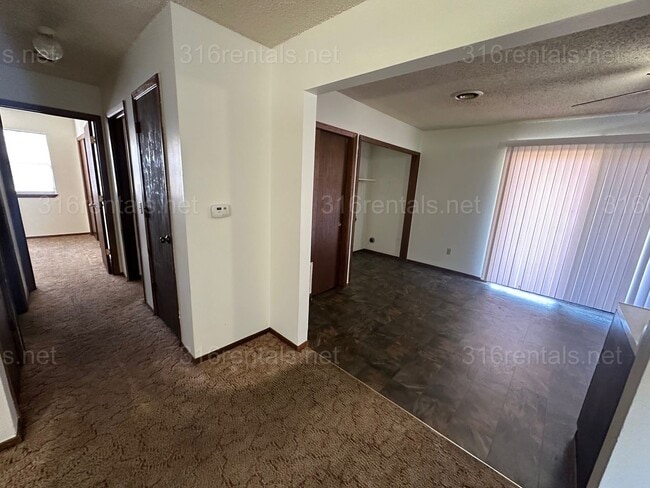 Building Photo - $850 - 2 bed 1 bath - Duplex