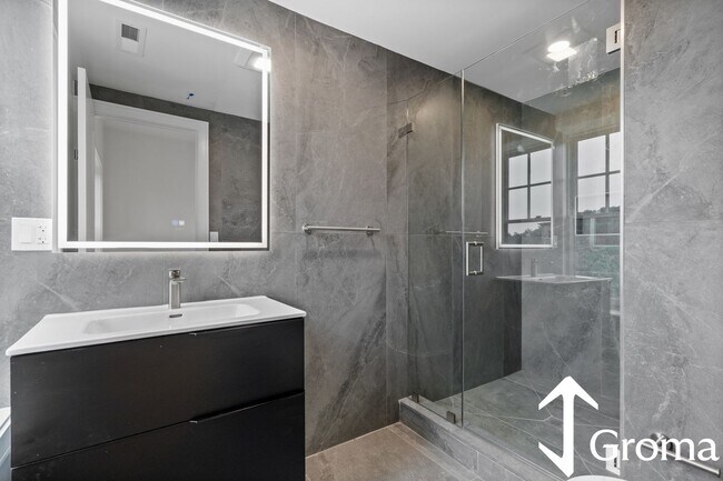 Foto del edificio - State of the Art, and No Fee!   Washington Square Luxury!  Sunny XL Rooms, 3 baths!