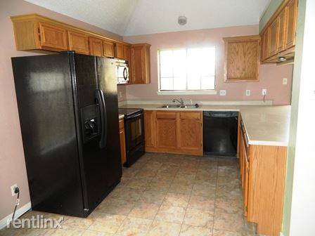Building Photo - 2307 Armadillo Dr