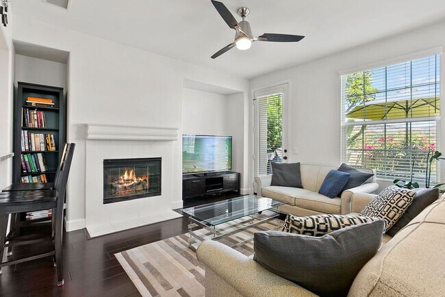 Building Photo - Amazing Ladera Ranch Townhome with Upgrades and a View!