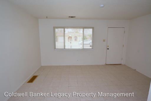 Building Photo - 8220 Leo Pl NE