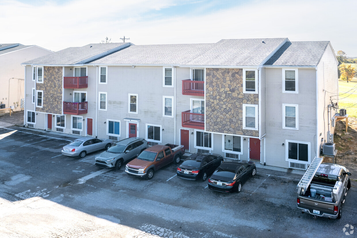 Building Photo - 245 Tanglewood Ct