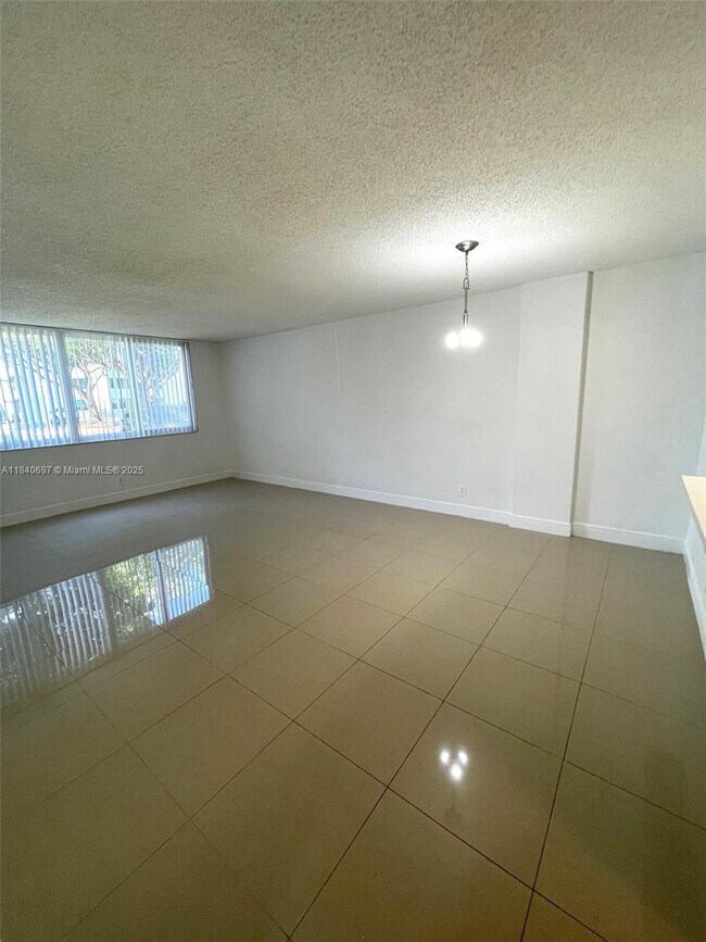 Foto del edificio - 9001 SW 77th Ave