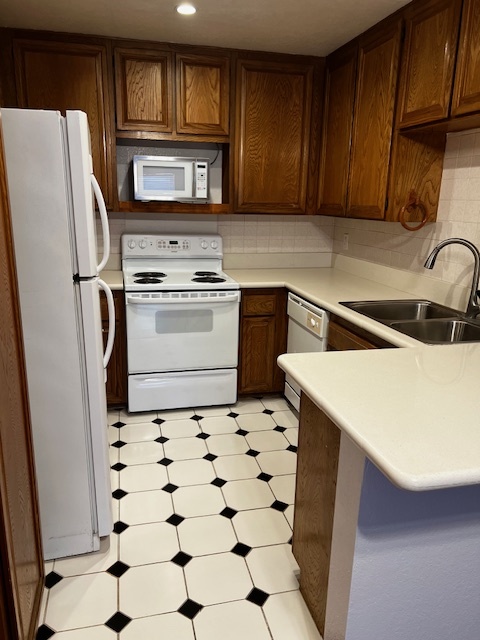 Kitchen - 5745 Friars Rd