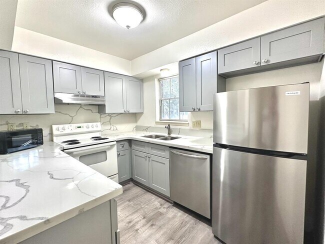 Foto del edificio - 13012 Trail Hollow Dr