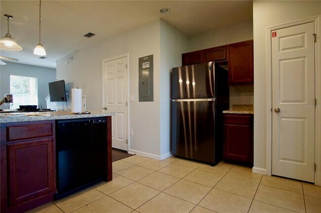 Building Photo - 458 Chelsea Dr
