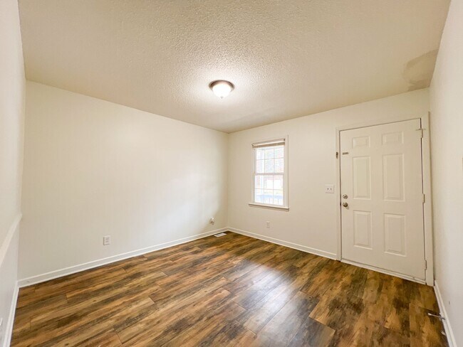 Foto del edificio - Your Next Home in Greer Freshly Remodeled!...