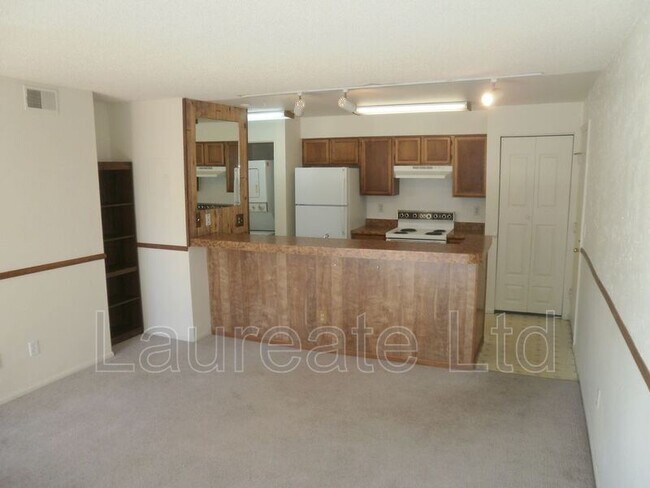Foto del edificio - 4899 S Dudley St
