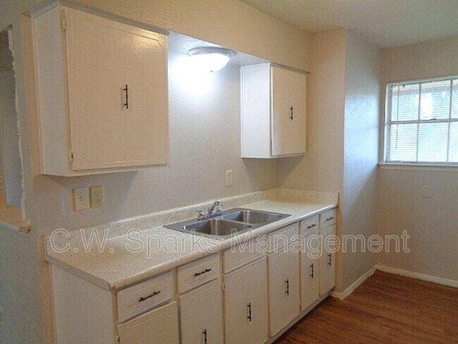 Building Photo - 3205 Pacesetter Dr