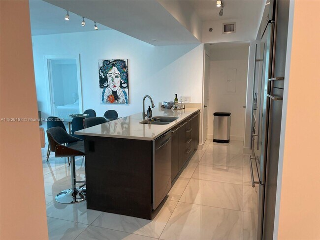 Building Photo - 500 Brickell Ave