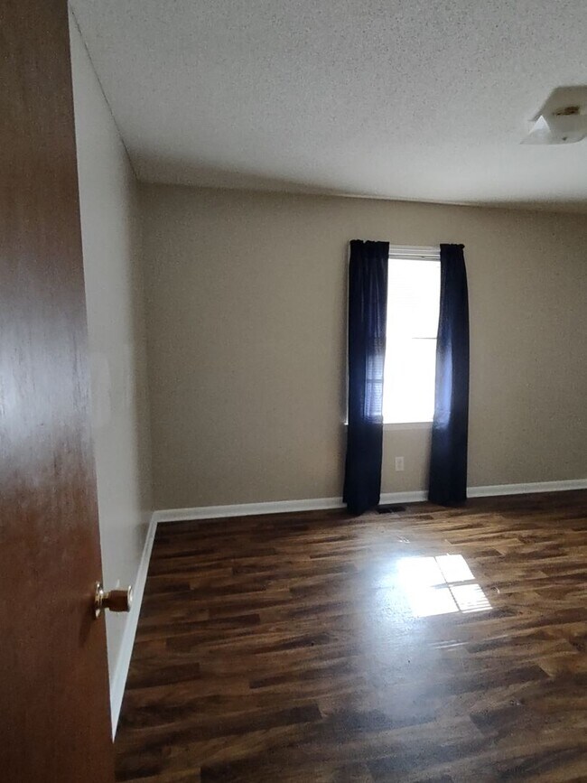 Foto del edificio - 3-Bedroom 1-bath house