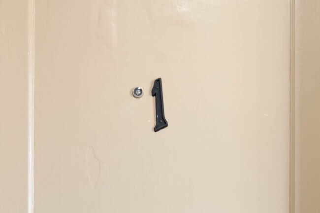 Foto del edificio - 405 W Clay St