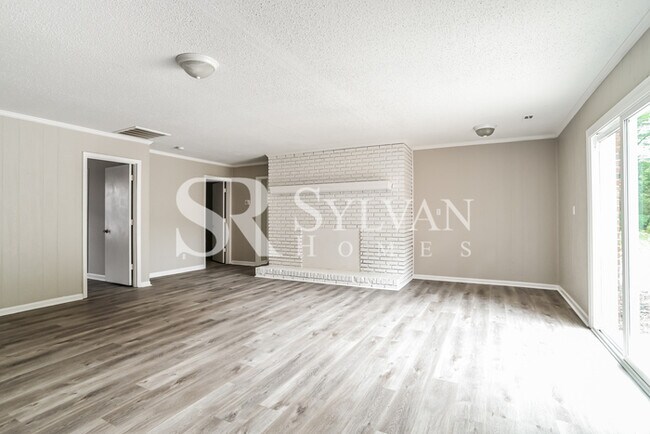 Building Photo - 1204 Glenarden Dr