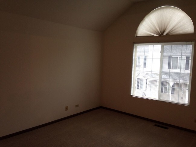 Building Photo - 406 Sandhurst Ln