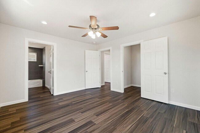 Foto del edificio - Paradise- 2 bed 2 bath +Bonus room, No Pets, Garage, fenced yard, RV parking