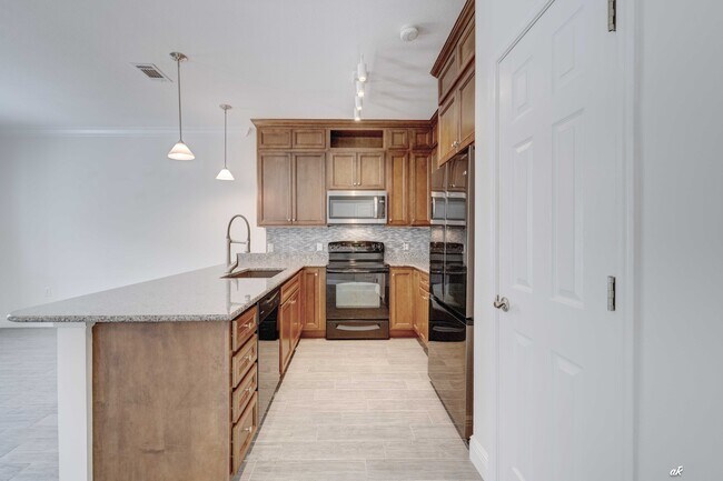 Foto del edificio - 7211 Quail Hollow Dr