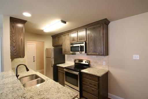 Foto del edificio - 3108-3110 Francis Drive