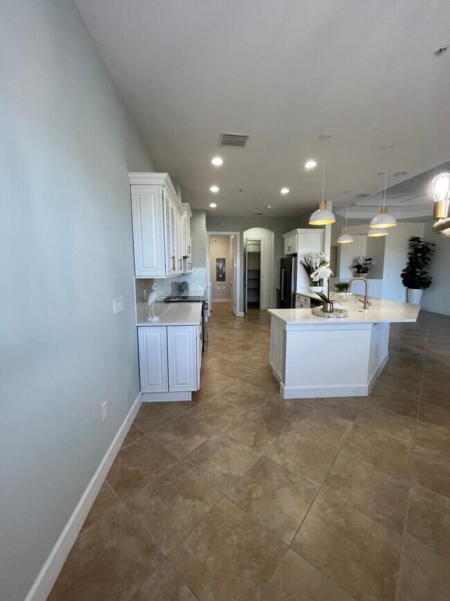 Foto del edificio - 7877 Clemson St