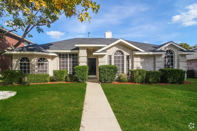Building Photo - 1528 Warwick Dr