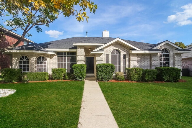 Building Photo - 1528 Warwick Dr