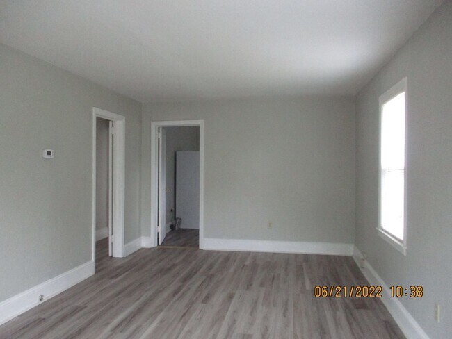 Building Photo - 2223 Ireland Dr