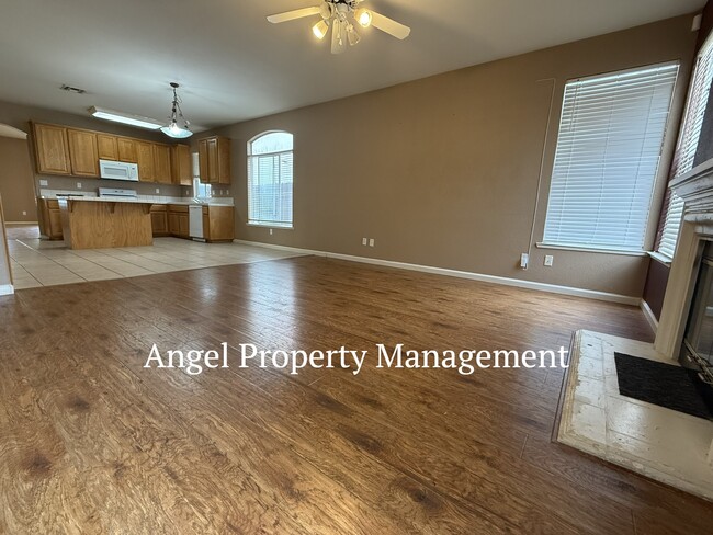 Building Photo - 2125 Galen Dr
