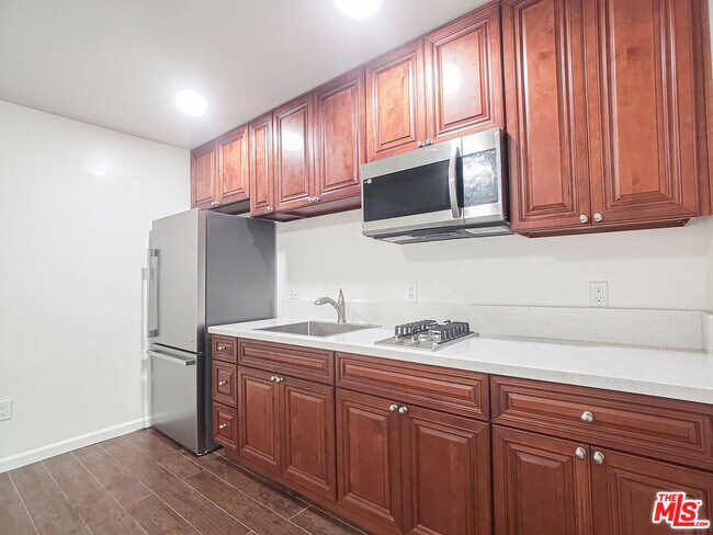 Foto del edificio - 453 N Kingsley Dr