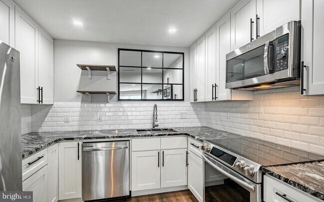 Foto del edificio - 239 Smallwood Ct