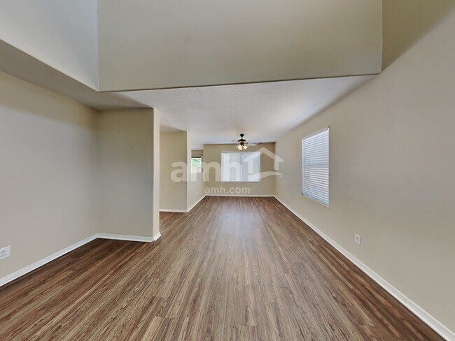 Foto del edificio - 7926 N 54th Dr