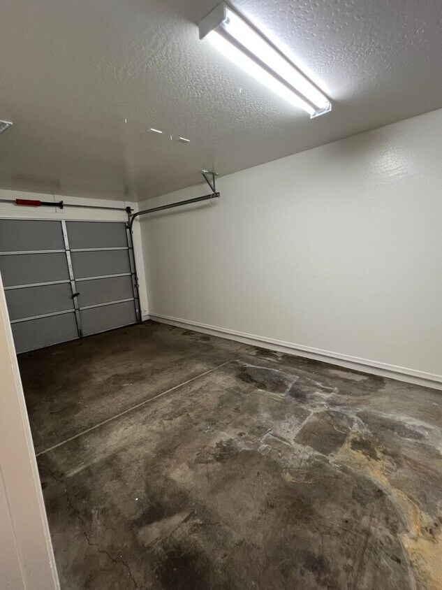 Foto del edificio - South Phoenix 3 Bed 2.5 Bath Single Garage