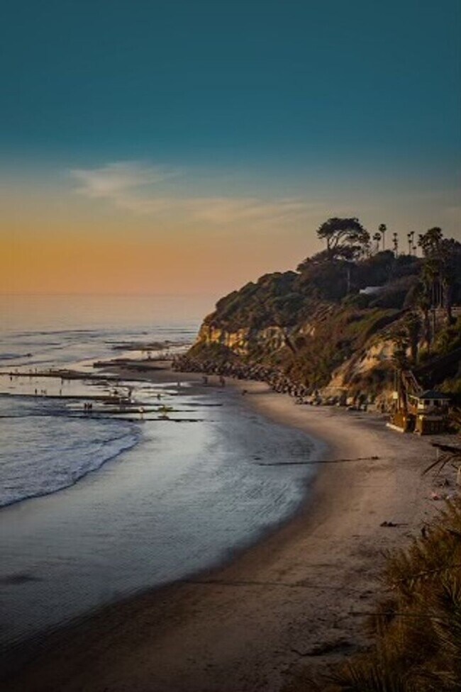 Building Photo - Cardiff by the Sea Condo