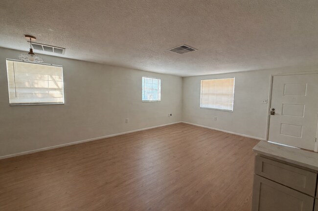 Foto del edificio - 6444 Adams St