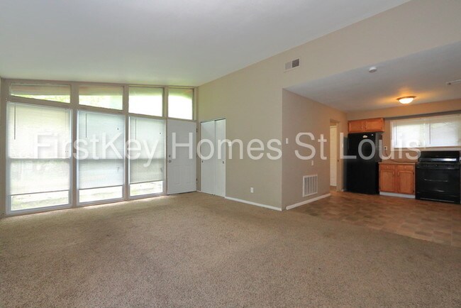 Building Photo - 8302 Woodhurst Dr