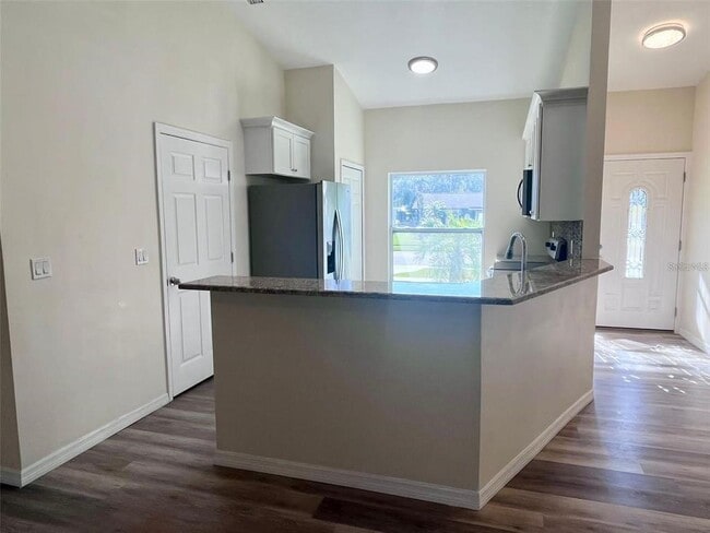 Building Photo - 925 Lora St