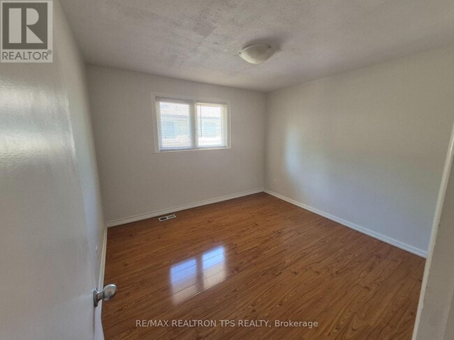 Building Photo - 90 Celeste Dr