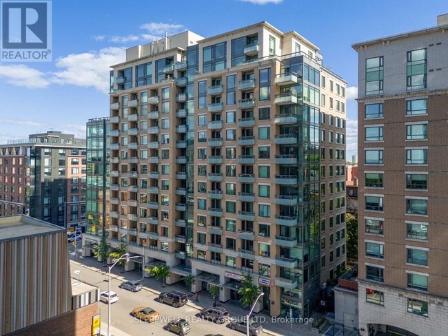 Building Photo - 238 Besserer St