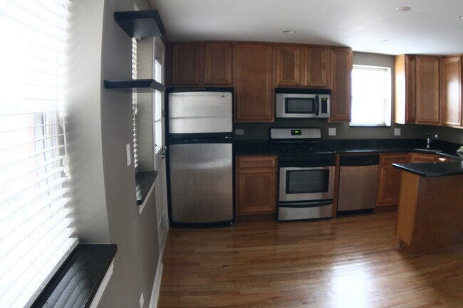 Building Photo - 5322 N Francisco Ave